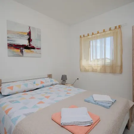 Slobodanka Apartment Lopar