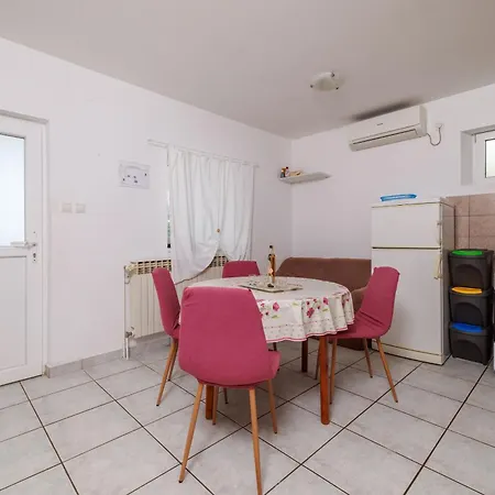 Slobodanka Apartment Lopar